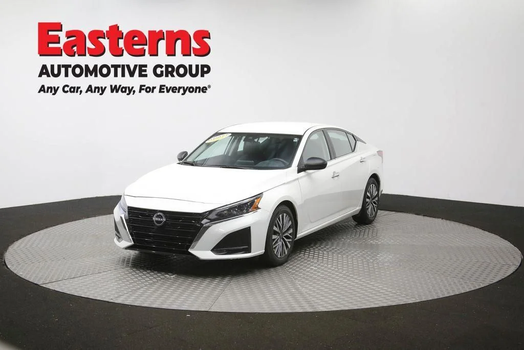 Used 2025 White Nissan 2.5 SV image 58