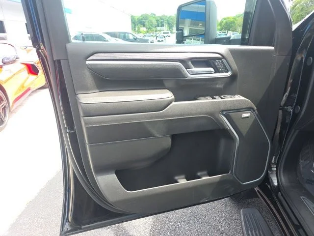 Used 2025 Black Chevrolet LTZ image 15