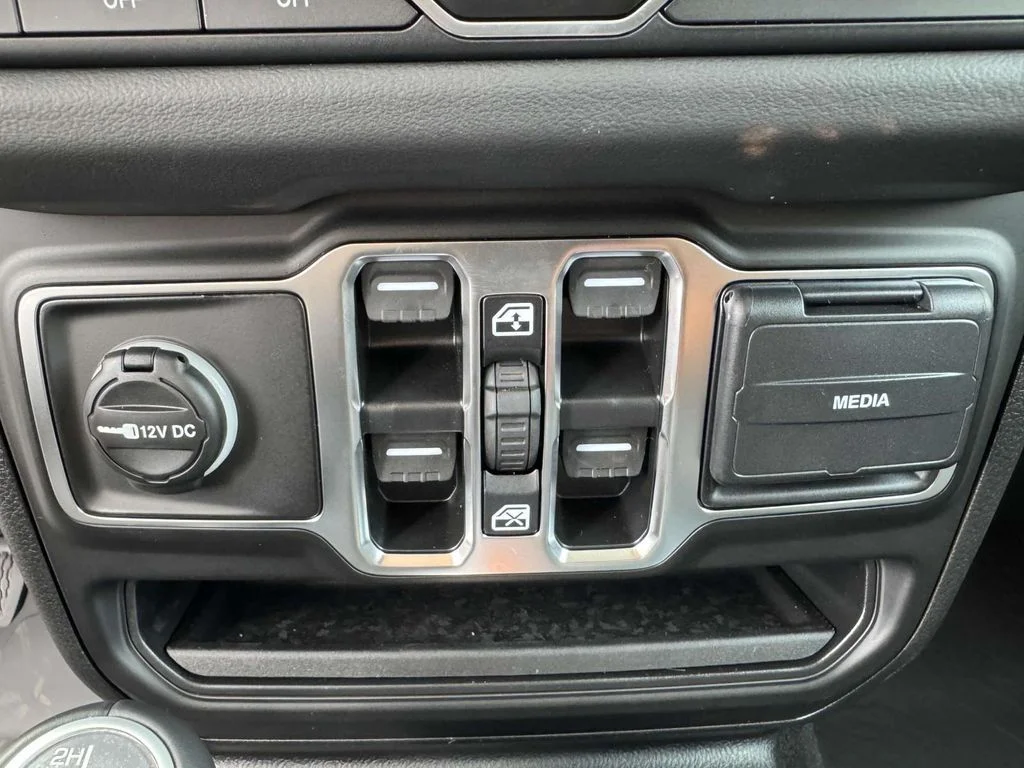 2025 Jeep Wrangler 4-Door Sahara - Photo 21