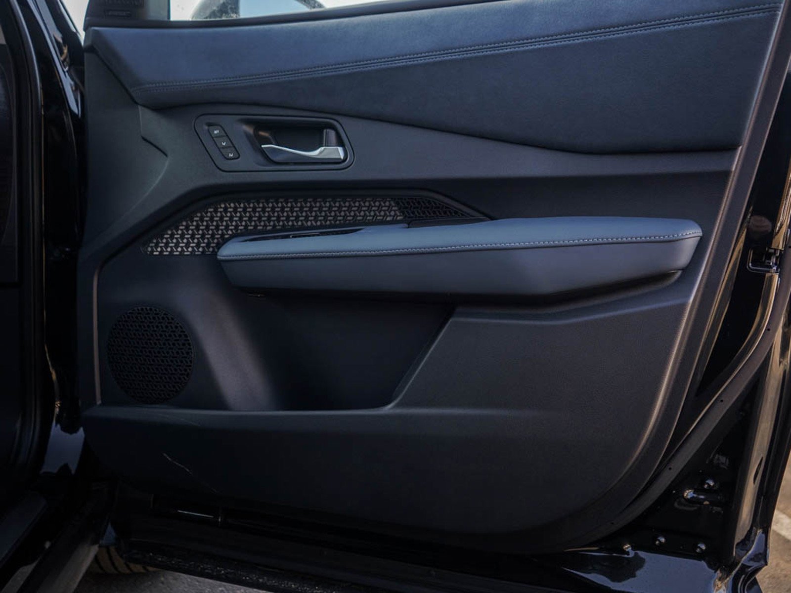 2025 Nissan ARIYA Platinum+ - Photo 10