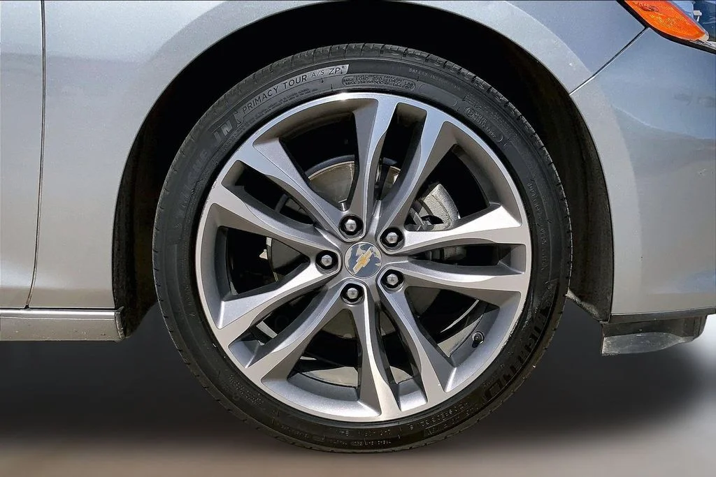 Used 2023 Sterling Gray Metallic Chevrolet LT image 9