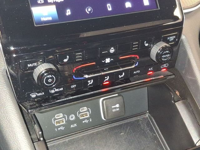 Used 2024 White Jeep Altitude image 18