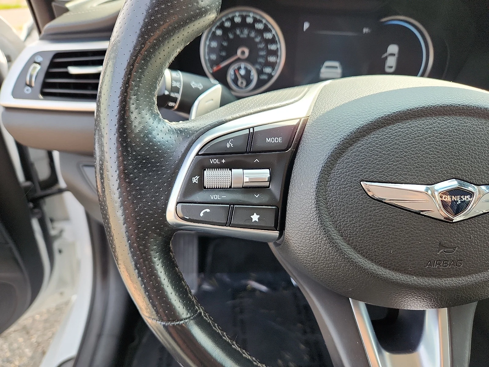 Used 2022 White Genesis 3.3T image 21
