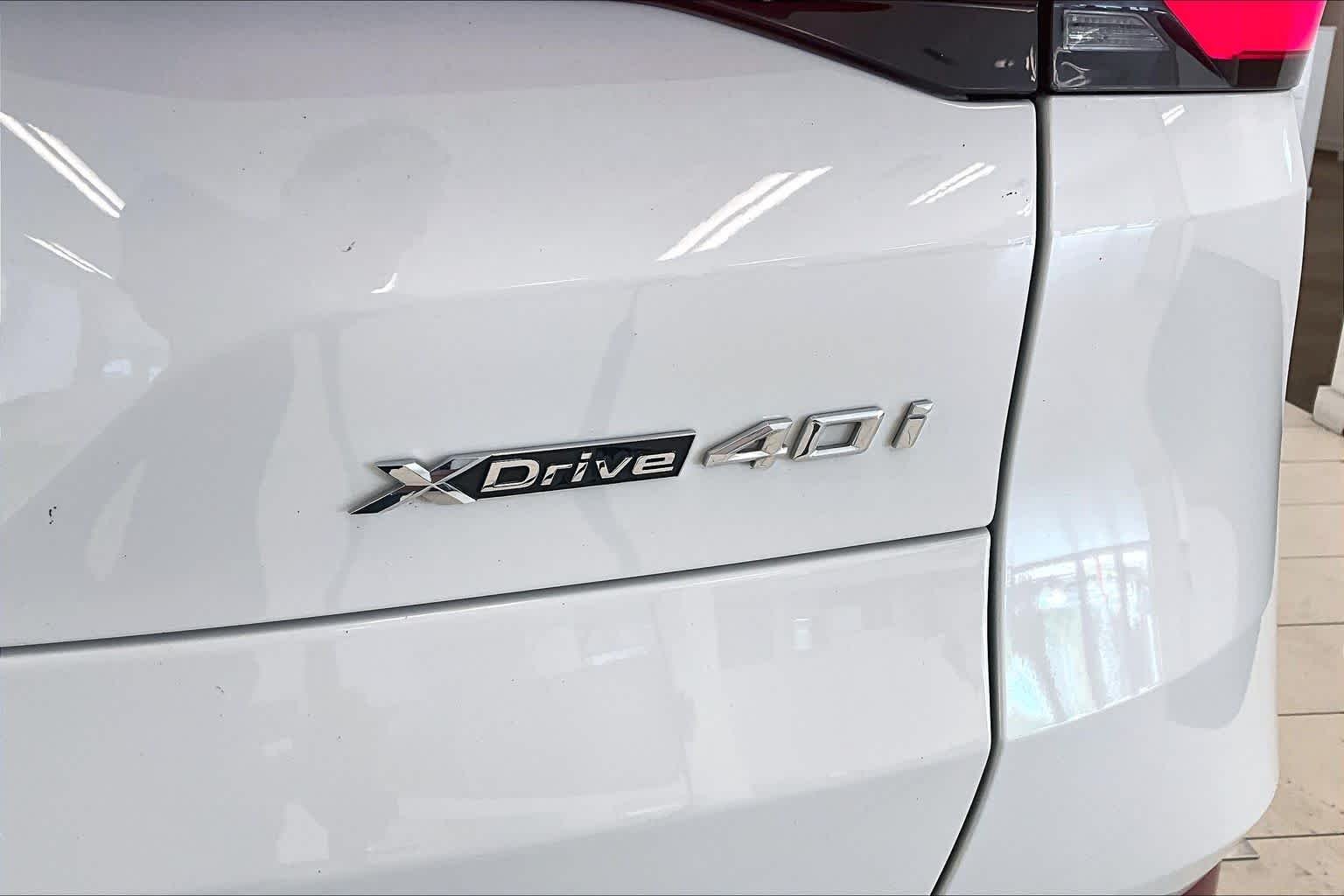 Used 2024 Alpine White BMW xDrive40i image 9