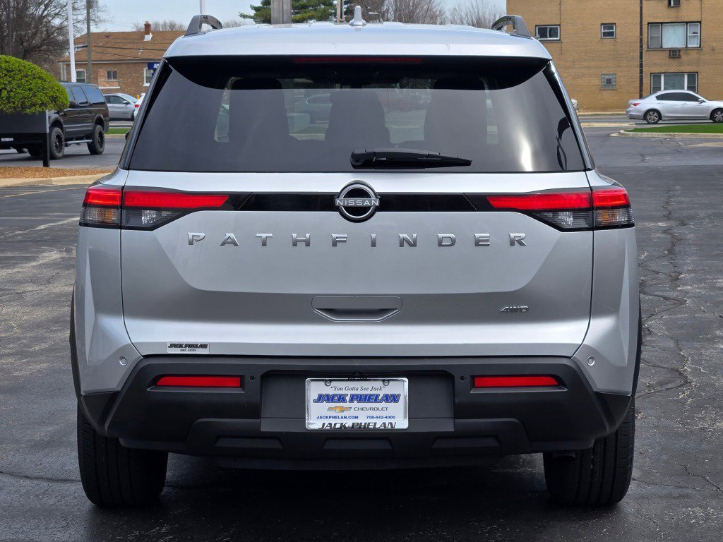 2025 Nissan Pathfinder SV - Photo 14
