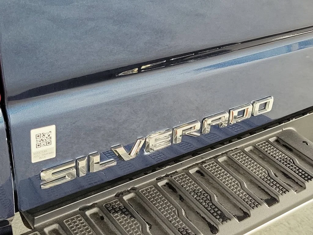 Used 2022 Northsky Blue Metallic Chevrolet LT image 7