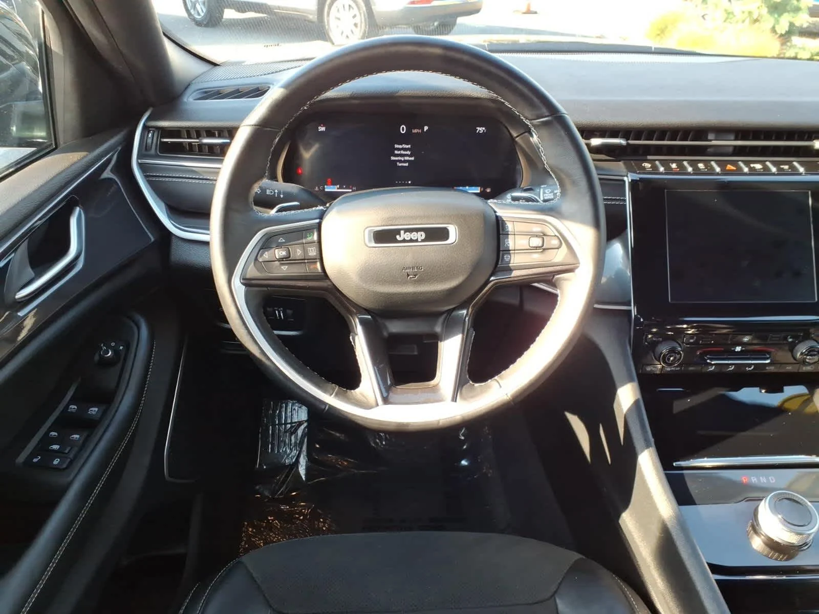Used 2021 Diamond Black Crystal P/C Jeep Altitude image 13