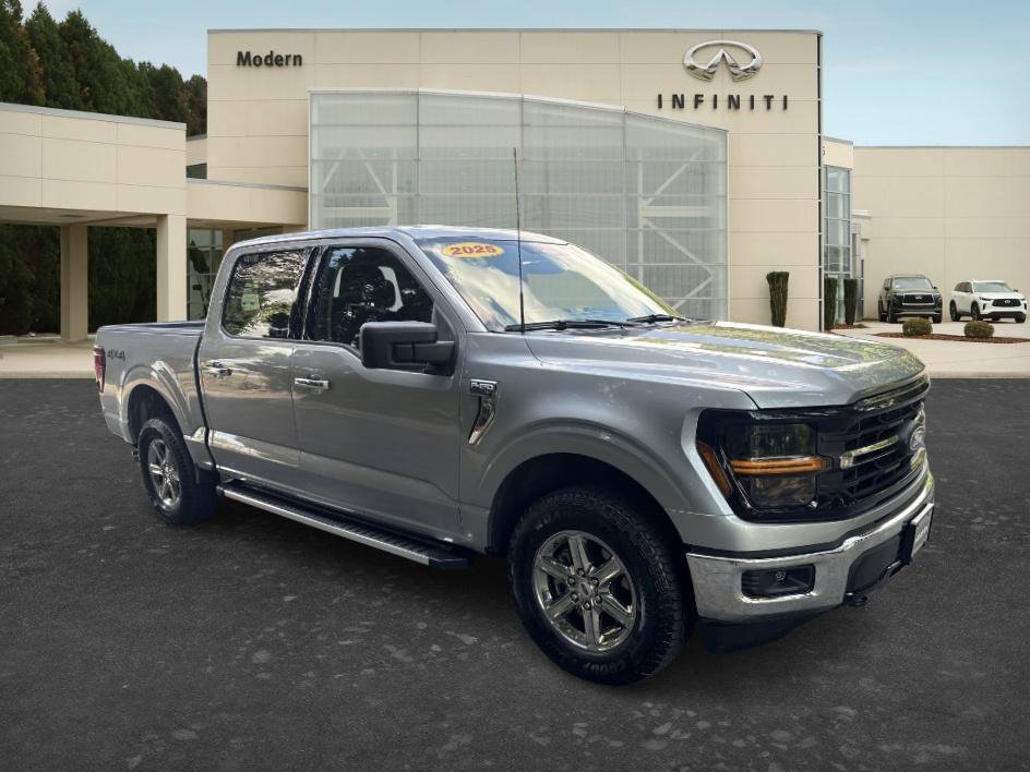 Used 2025 Iconic Silver Metallic Ford XLT image 3