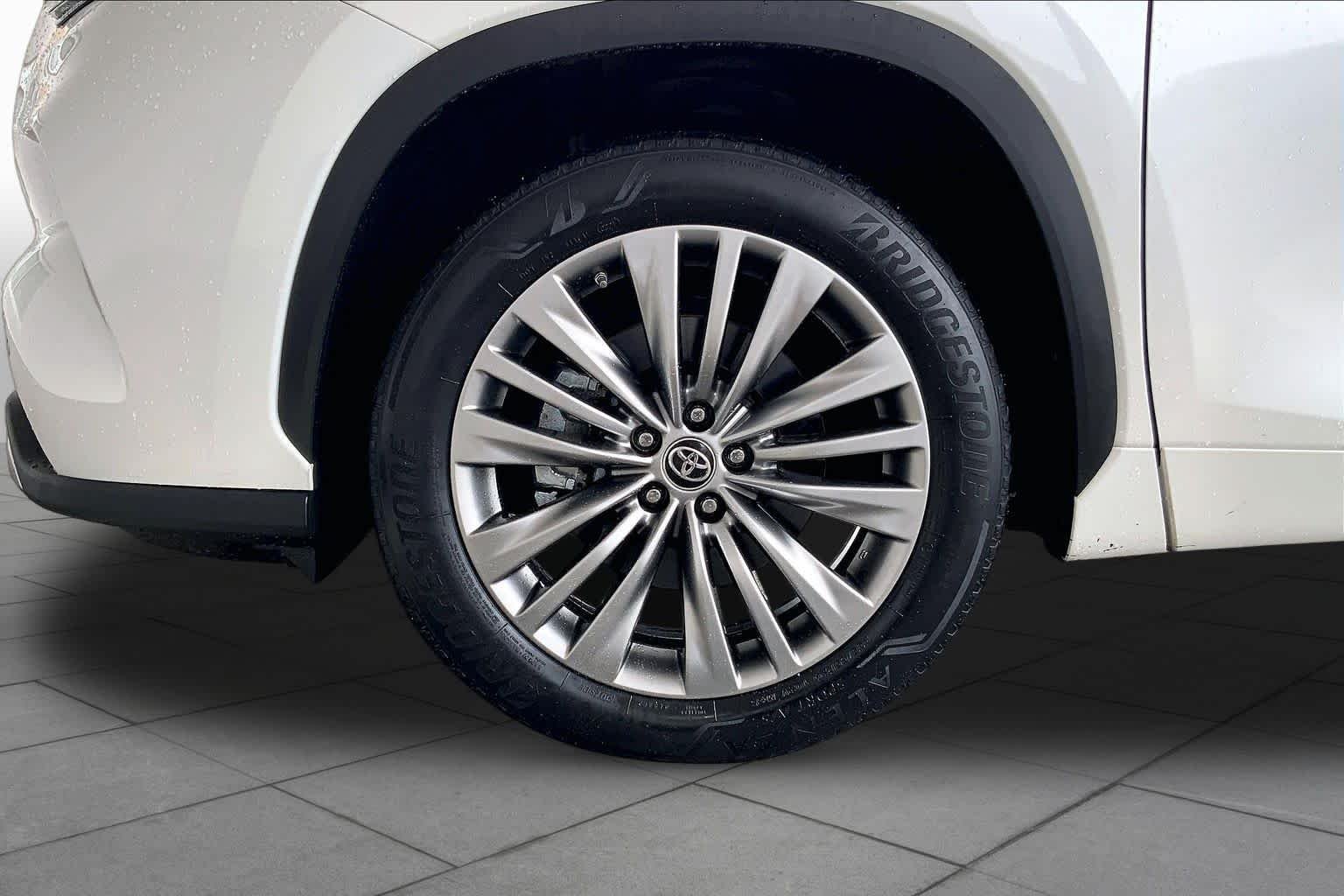 Used 2021 Blizzard Pearl Toyota Platinum image 11
