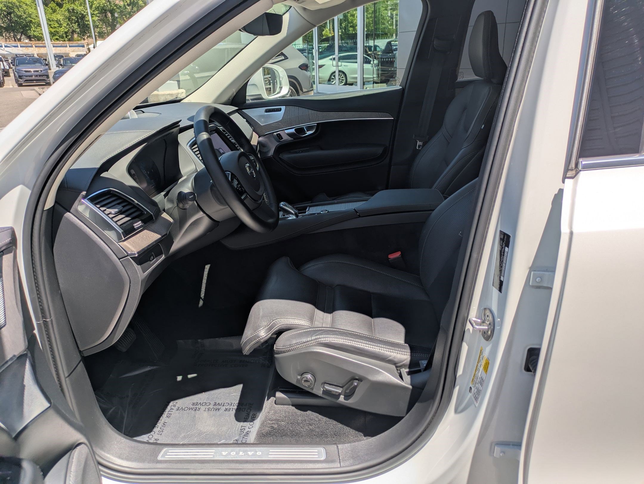 Certified Used 2023 Crystal White Volvo Ultimate image 15