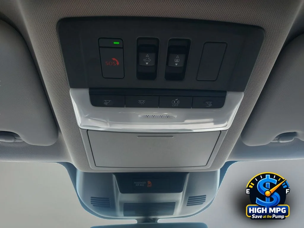 Used 2023 Silver Nissan Platinum image 12