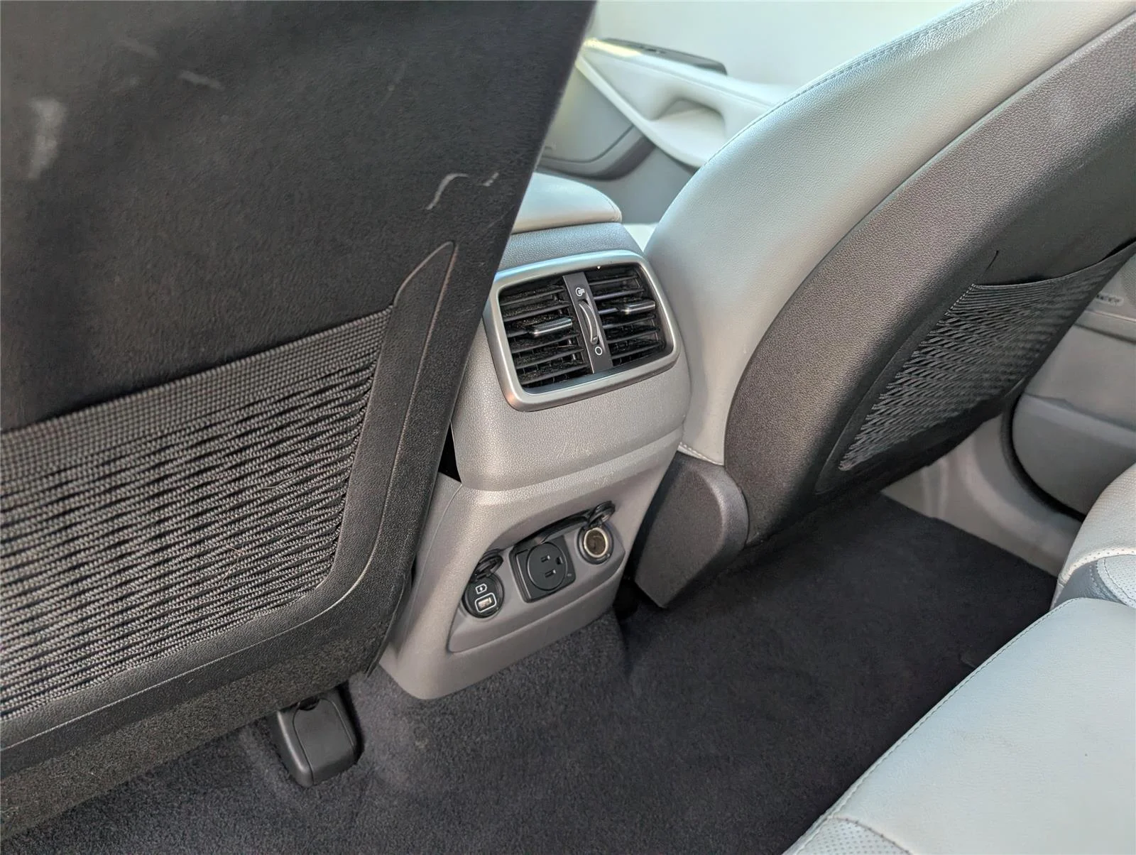 Used 2017 Snow White Pearl Kia SX V6 image 30