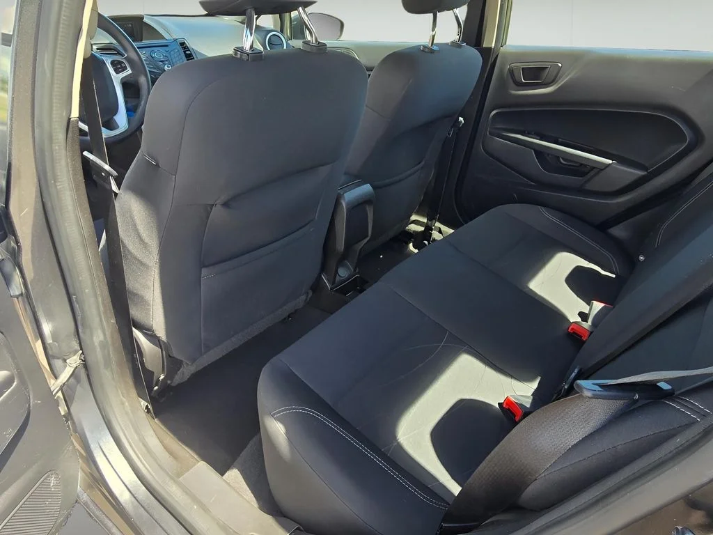Used 2019 Magnetic Metallic Ford SE image 24
