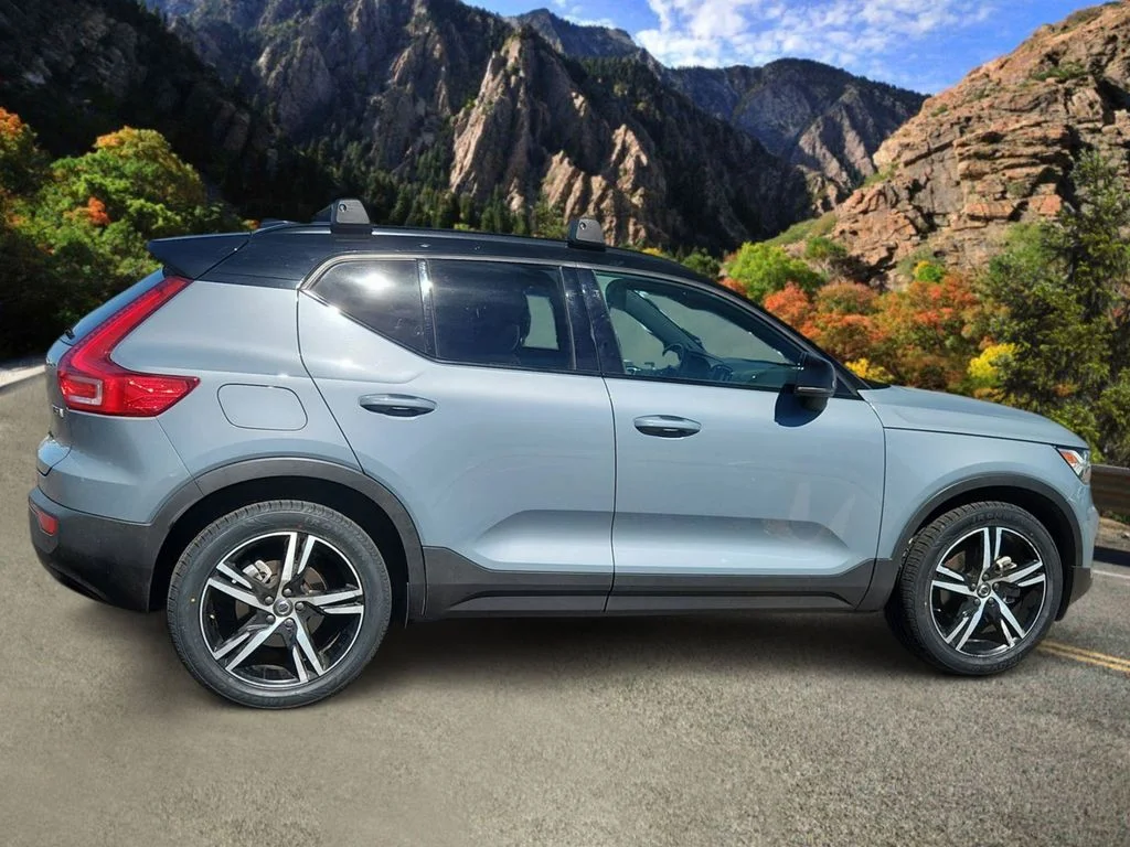 Used 2021 Gray Volvo R-Design image 2