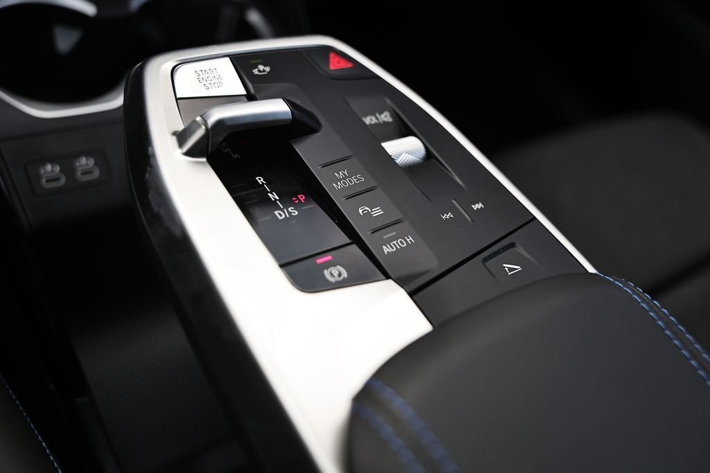 New 2026 Black Sapphire Metallic BMW xDrive28i image 40
