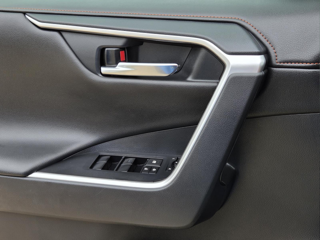 Used 2019 Blue Toyota Adventure image 23