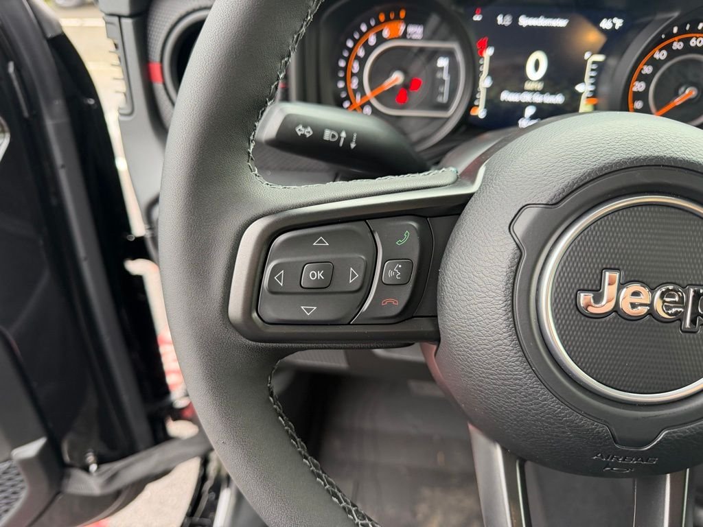New 2026 Black Clear-Coat Exterior Paint Jeep Rubicon image 17