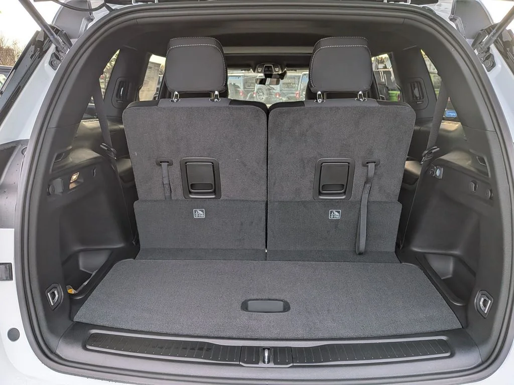 New 2025 White Jeep Laredo image 24