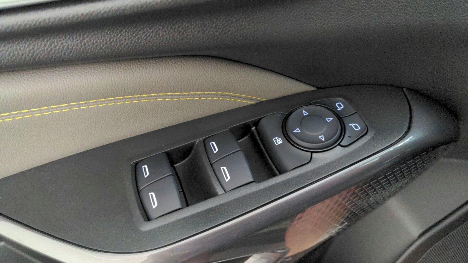 New 2026 Mosaic Black Metallic Chevrolet ACTIV image 28