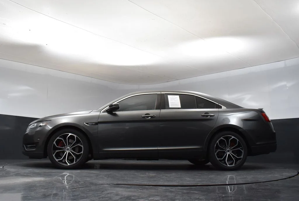 Used 2018 Gray Ford SHO image 31
