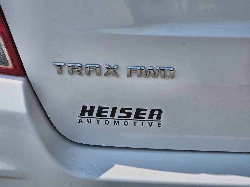 Used 2020 White Chevrolet LT image 33