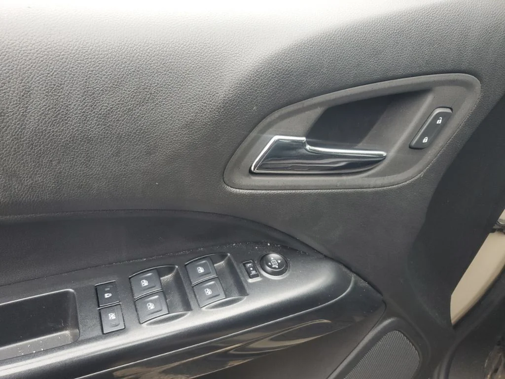 Used 2022 Beige GMC AT4 w/Leather image 16