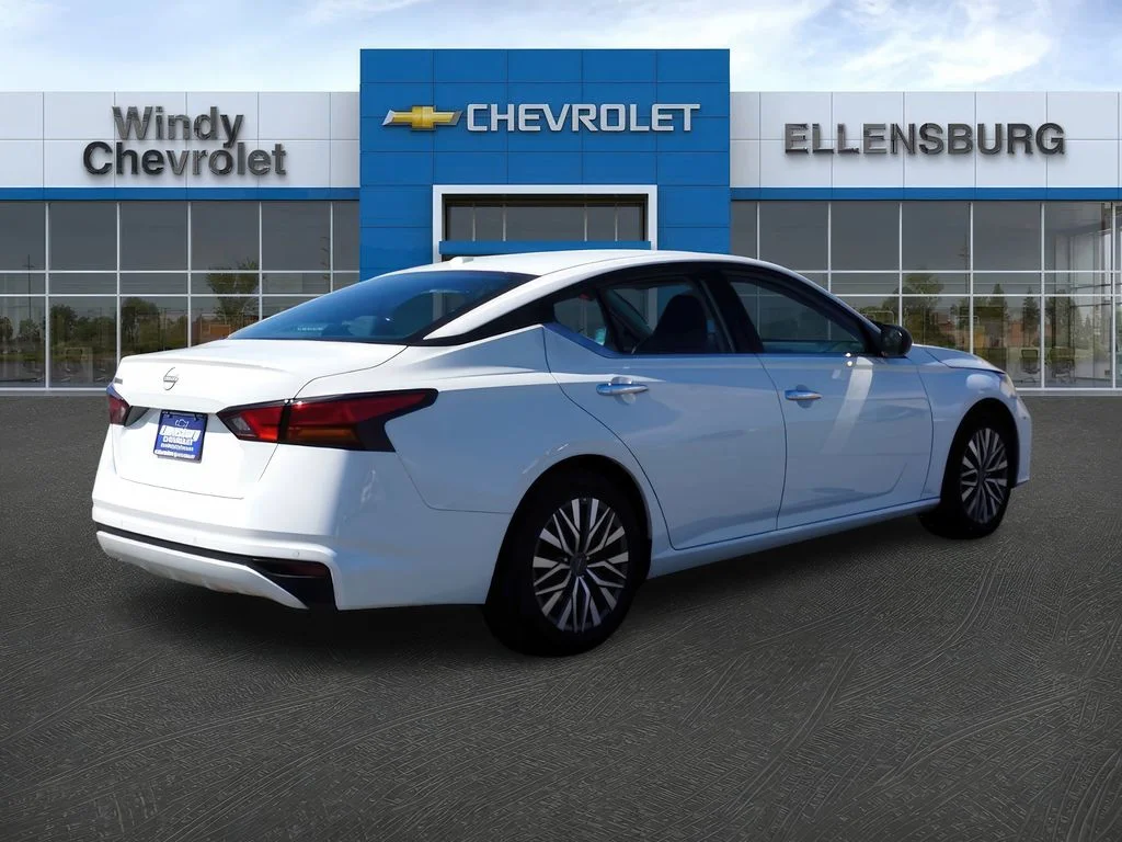 2025 Nissan Altima SV - Photo 7