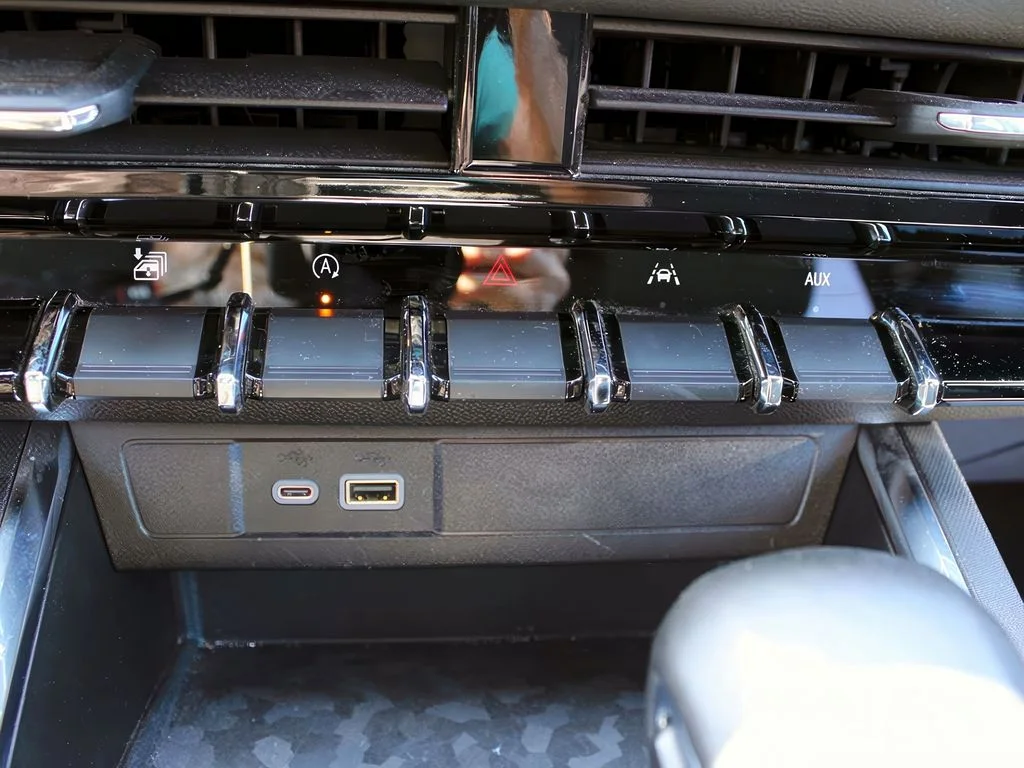 2024 GMC Canyon Elevation - Photo 20
