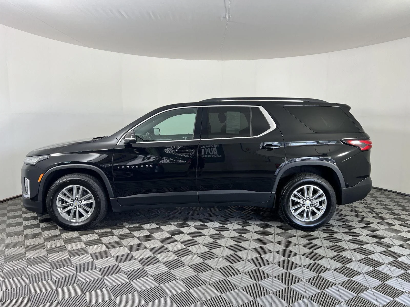 Used 2023 Mosaic Black Metallic Chevrolet LT Cloth image 30