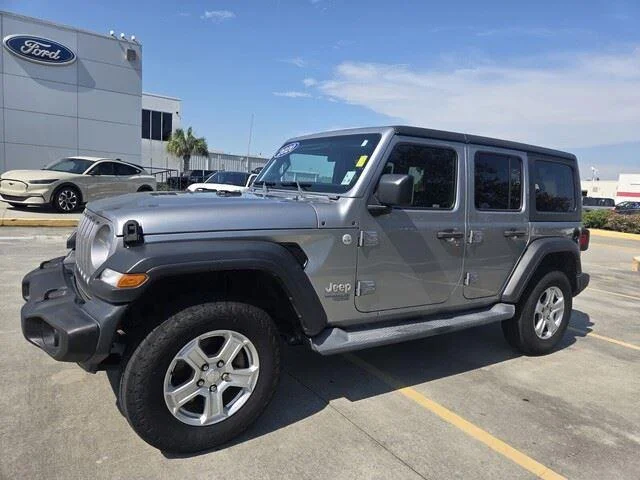 Used 2020 Billet Silver Metallic Clearcoat Jeep Sport S image 9