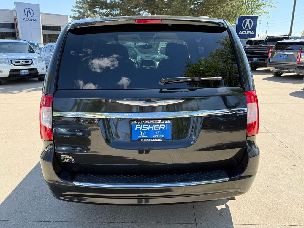 Used 2014 Brilliant Black Crystal Pearlcoat Chrysler Touring image 5