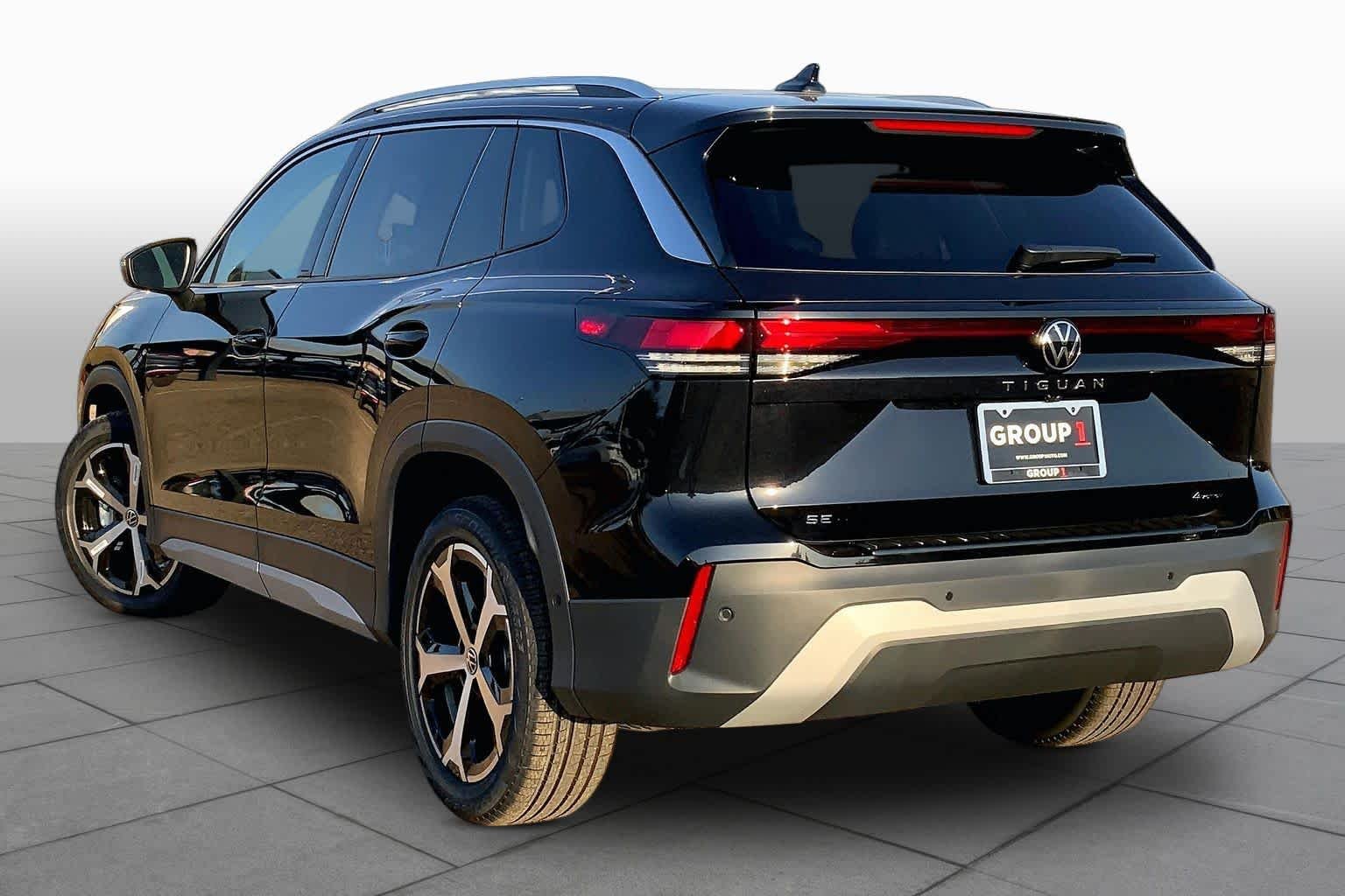 New 2026 Deep Black Pear Volkswagen SE image 11