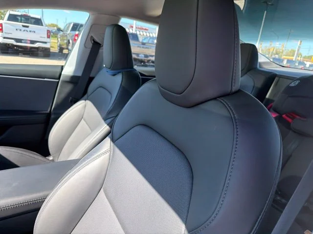 Used 2025  Tesla  image 7