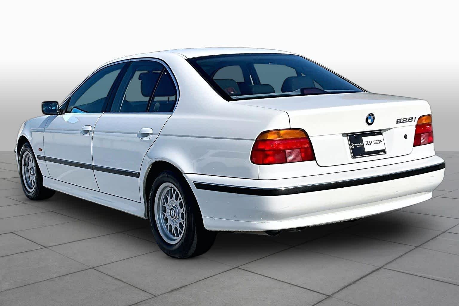 Used 1997 Alpine White BMW 528iA image 9