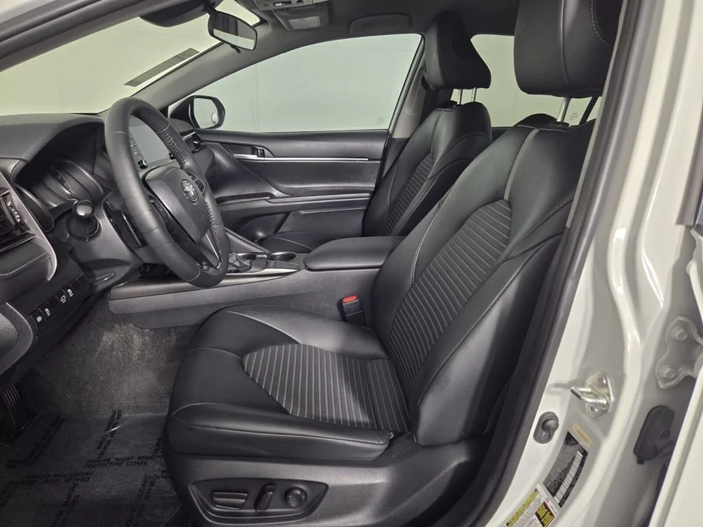 Used 2024 Ice Toyota SE image 9