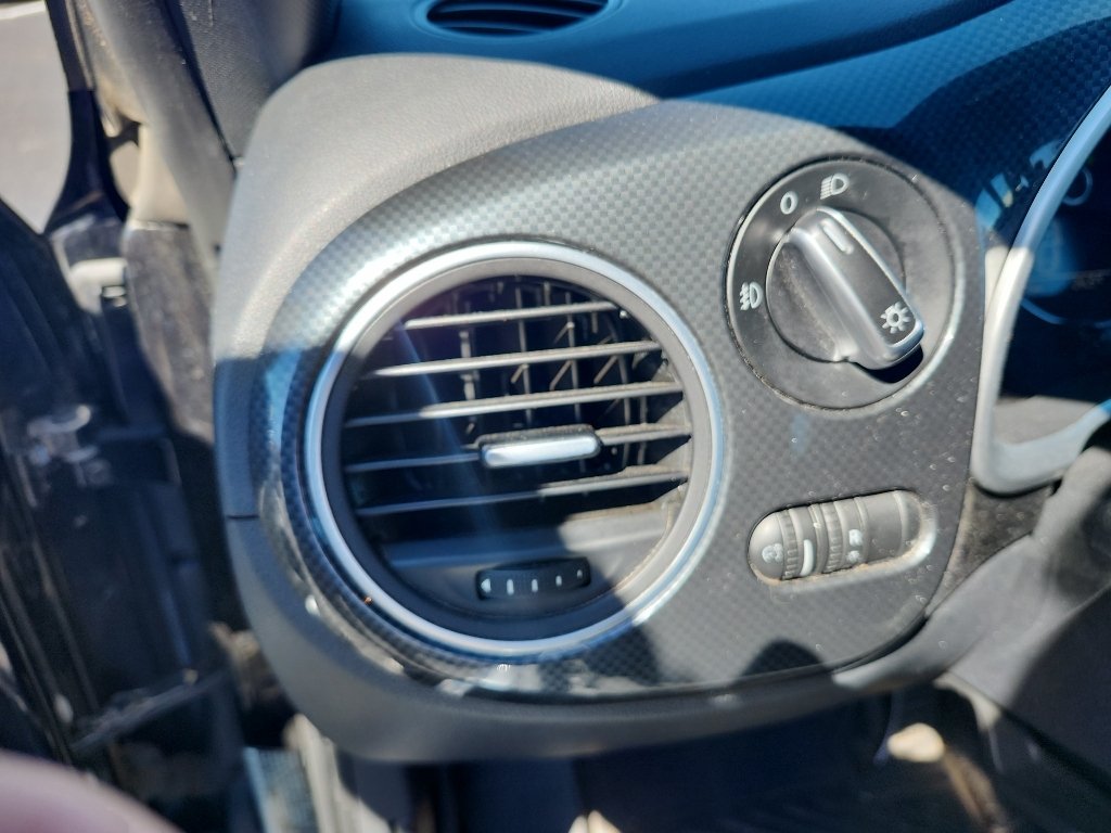 Used 2014  Volkswagen R-Line image 17