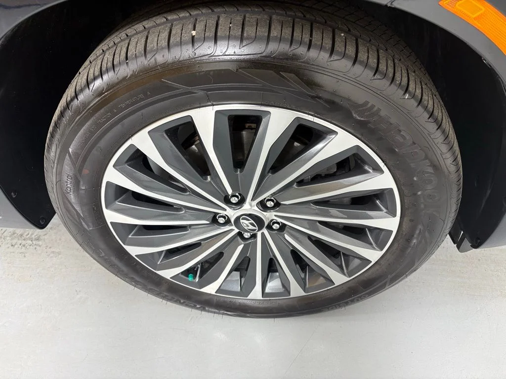 Used 2025 Emerald Hyundai Calligraphy image 10