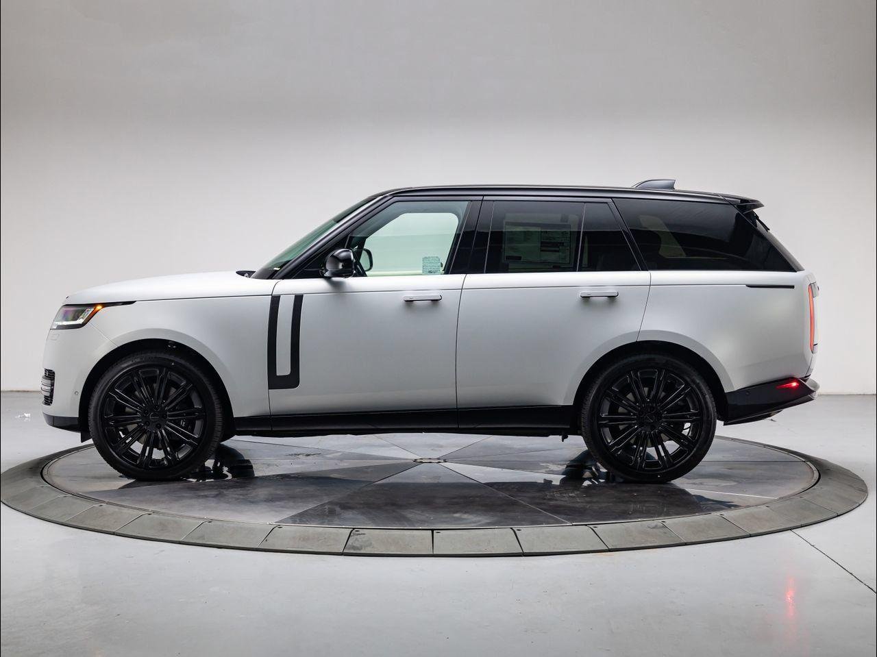 New 2026 Ethereal Frost Satin Land Rover P530 SE image 2