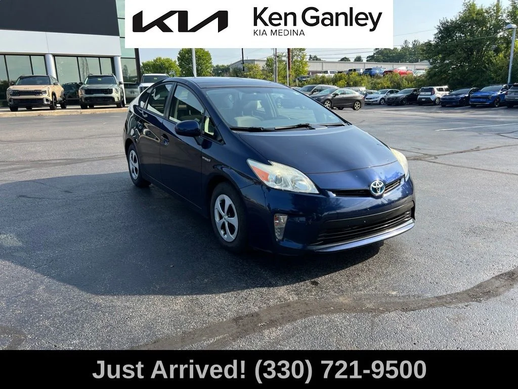 Used 2013 Blue Toyota Three image 3