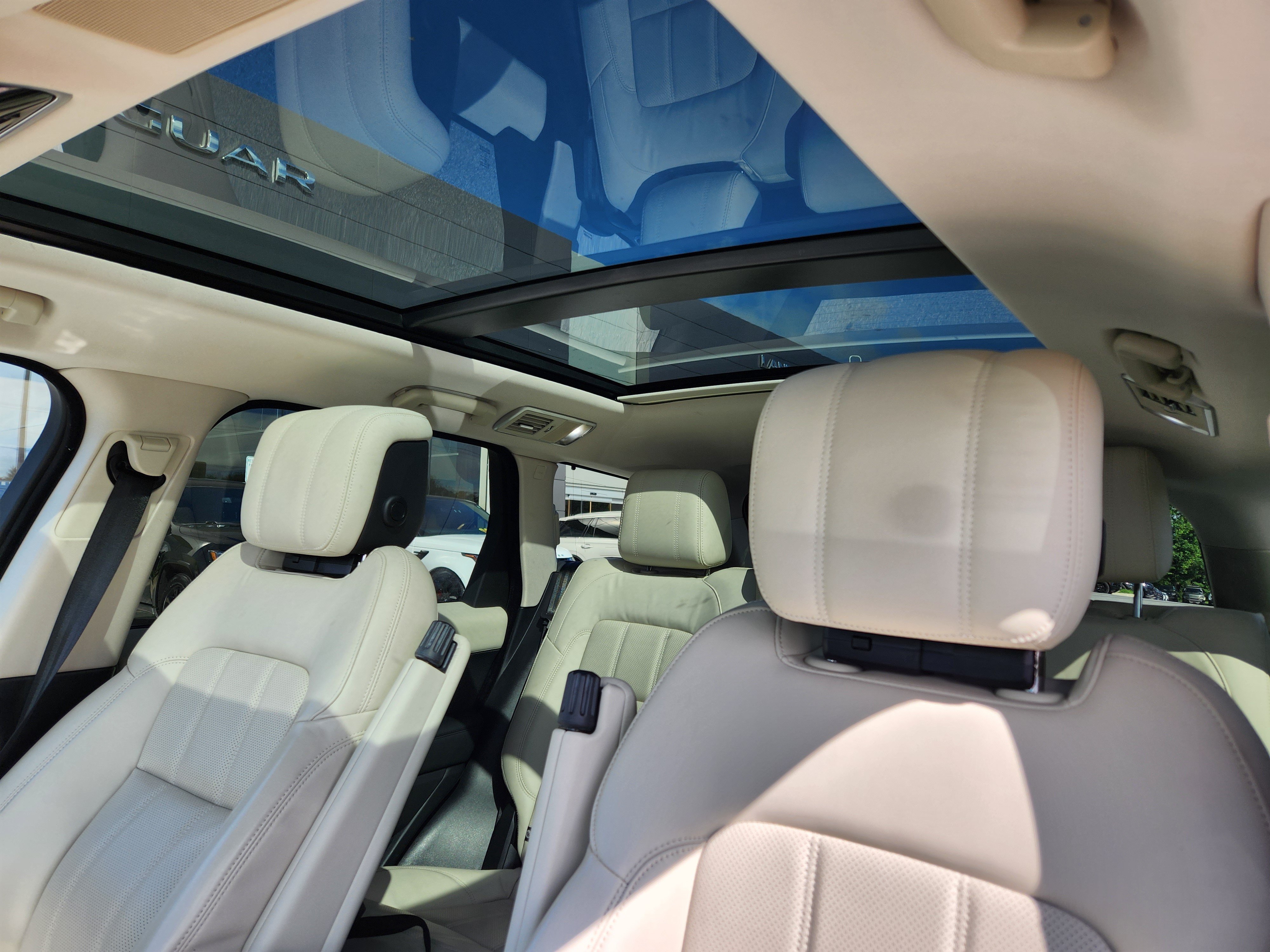 Used 2022 Fuji White Land Rover HSE Silver Edition image 12