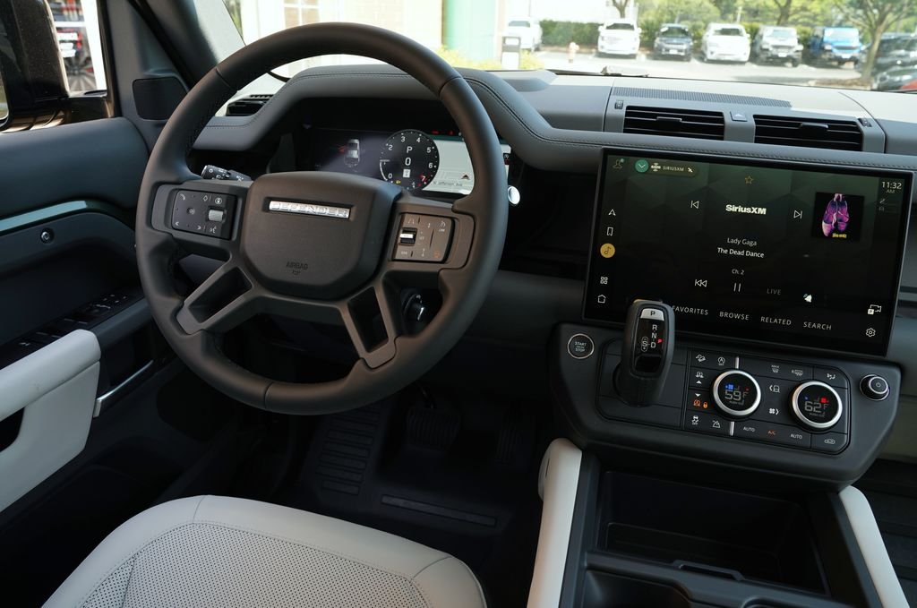 New 2026 Woolstone Green Land Rover X-Dynamic SE image 15