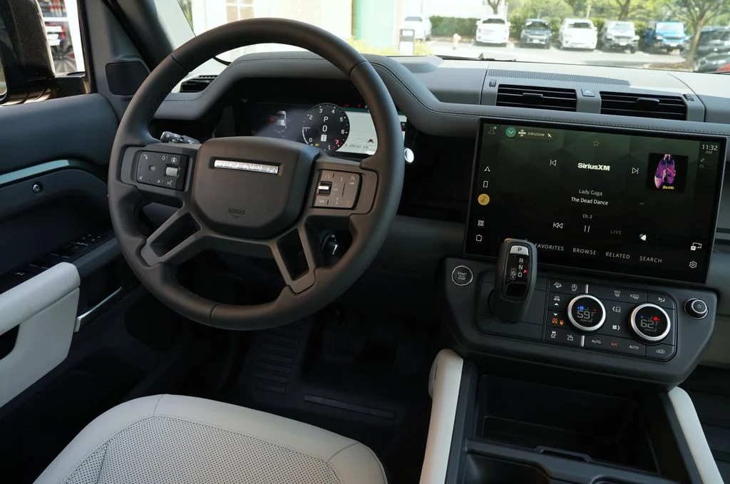 New 2026 Woolstone Green Land Rover X-Dynamic SE image 16