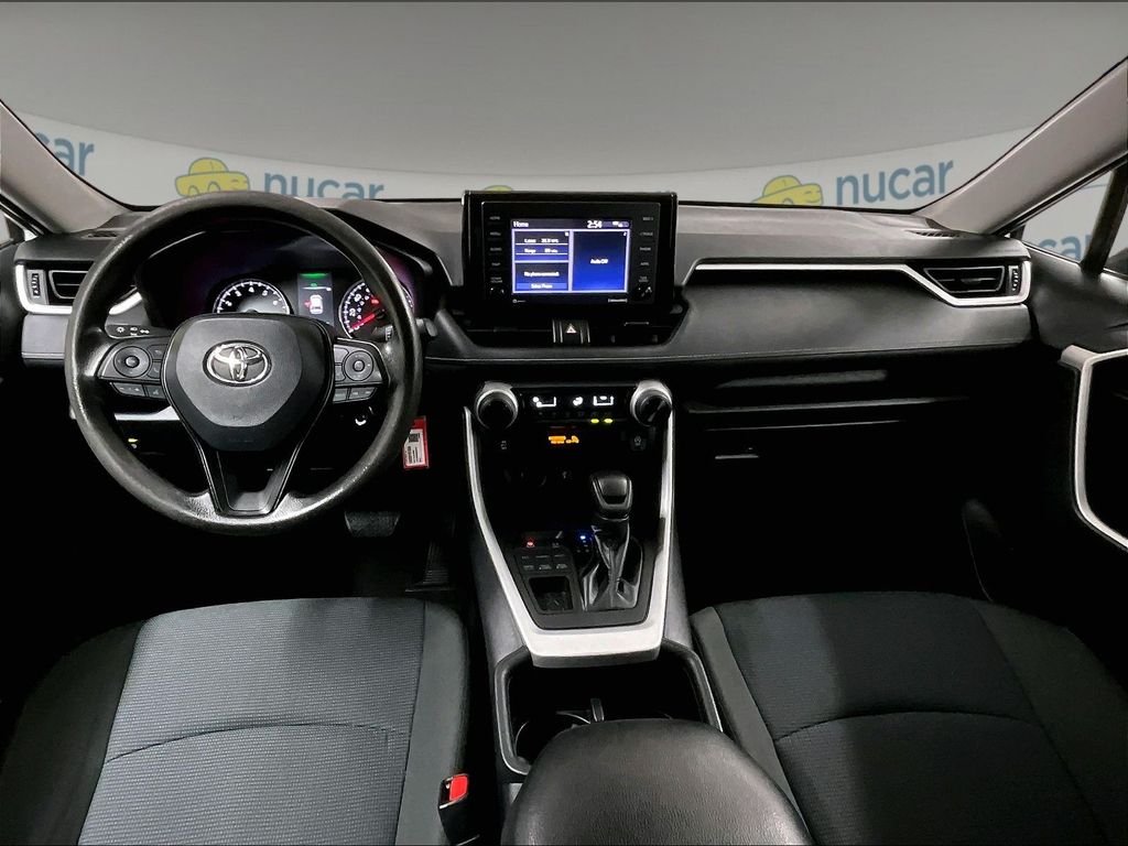 Used 2022 White Toyota LE image 21
