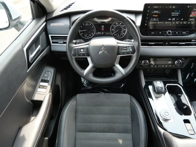 Certified Used 2025 White Diamond Mitsubishi SE image 12