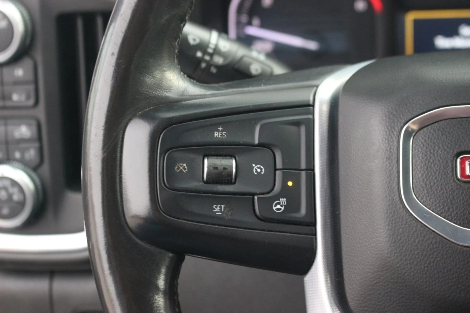 Used 2019 DARK SKY METALLIC GMC SLT image 20