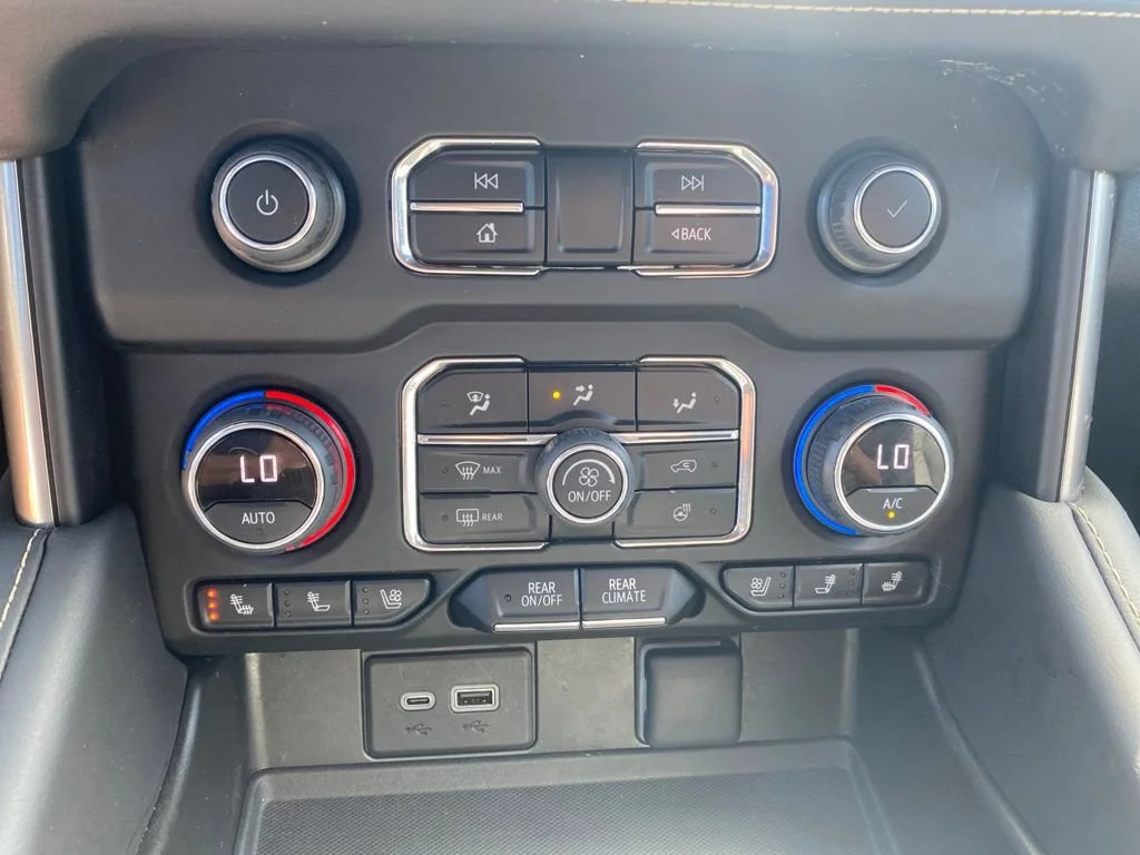 Used 2023 SUMMIT WHITE Chevrolet Premier image 28