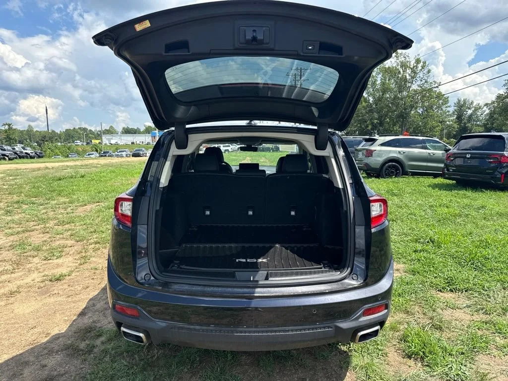 Used 2023  Acura w/Technology Package image 32
