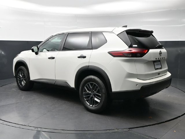 Used 2024 Glacier White Nissan S image 7