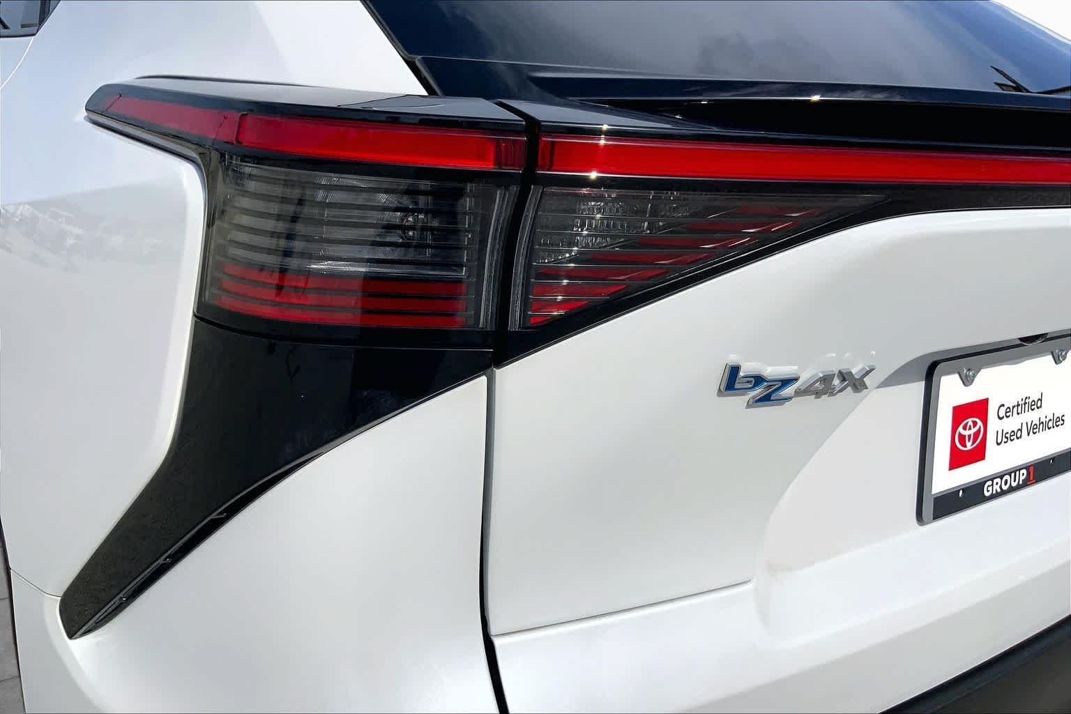 Used 2025 Wind Chill Pearl Toyota XLE image 27