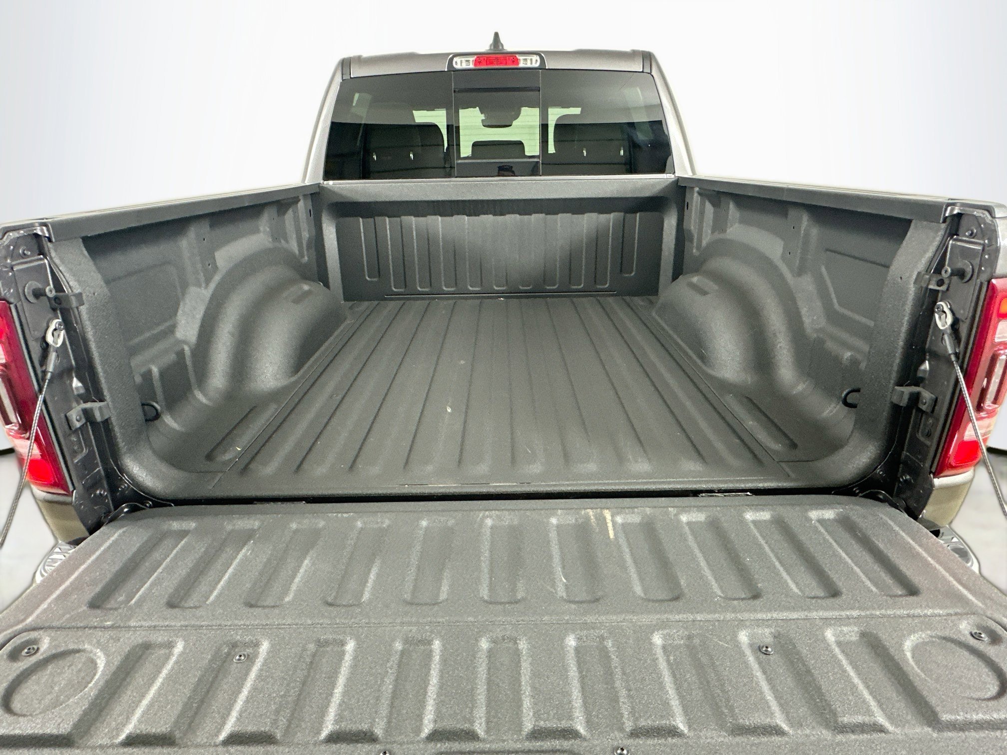 Used 2023 Granite Crystal Metallic Clearcoat Ram Laramie image 32
